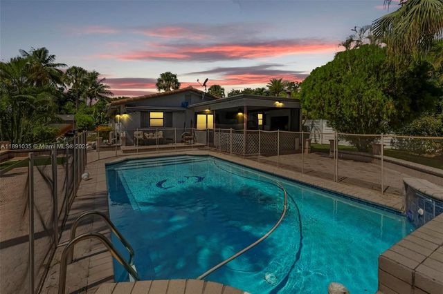 8386 NW 17th Ct, Coral Springs, FL 33071
