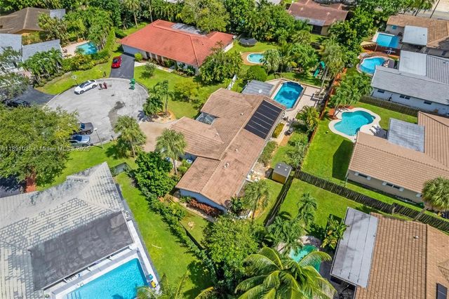8386 NW 17th Ct, Coral Springs, FL 33071