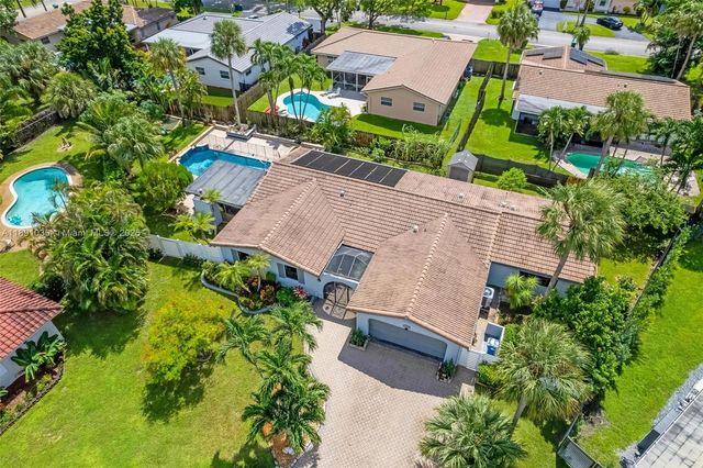 8386 NW 17th Ct, Coral Springs, FL 33071