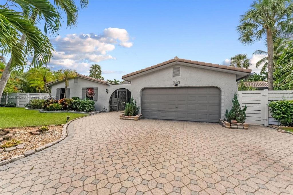 8386 NW 17th Ct, Coral Springs, FL 33071