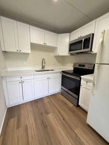 2000 Springdale Boulevard 204, Palm Springs, FL 33461