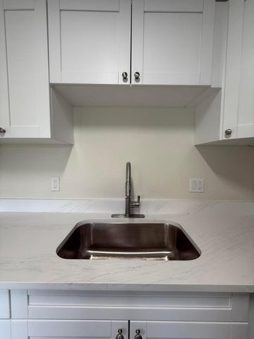 2000 Springdale Boulevard 204, Palm Springs, FL 33461