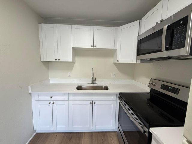 2000 Springdale Boulevard 204, Palm Springs, FL 33461