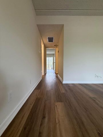 2000 Springdale Boulevard 204, Palm Springs, FL 33461