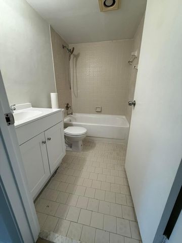 2000 Springdale Boulevard 204, Palm Springs, FL 33461