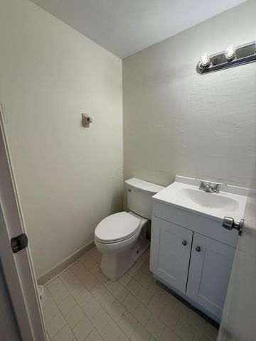 2000 Springdale Boulevard 204, Palm Springs, FL 33461