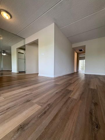 2000 Springdale Boulevard 204, Palm Springs, FL 33461