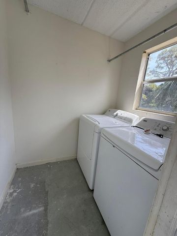 2000 Springdale Boulevard 204, Palm Springs, FL 33461