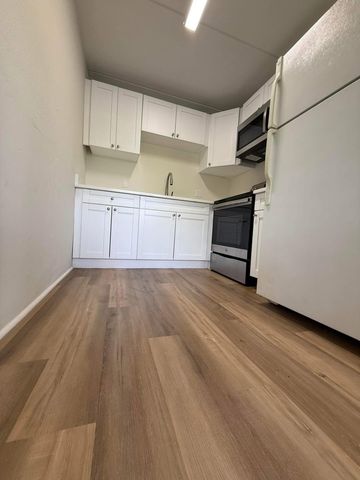 2000 Springdale Boulevard 204, Palm Springs, FL 33461