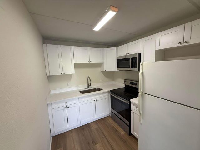 2000 Springdale Boulevard 204, Palm Springs, FL 33461