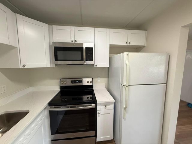 2000 Springdale Boulevard 204, Palm Springs, FL 33461