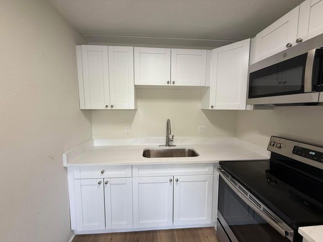 2000 Springdale Boulevard 204, Palm Springs, FL 33461