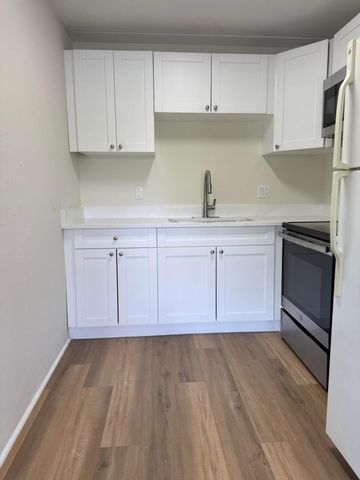 2000 Springdale Boulevard 204, Palm Springs, FL 33461