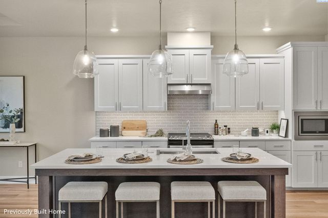 12105 Aldridge Dr, Pasco, WA 99301