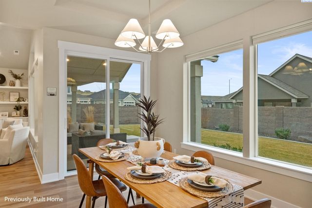 12105 Aldridge Dr, Pasco, WA 99301