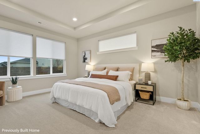 12105 Aldridge Dr, Pasco, WA 99301