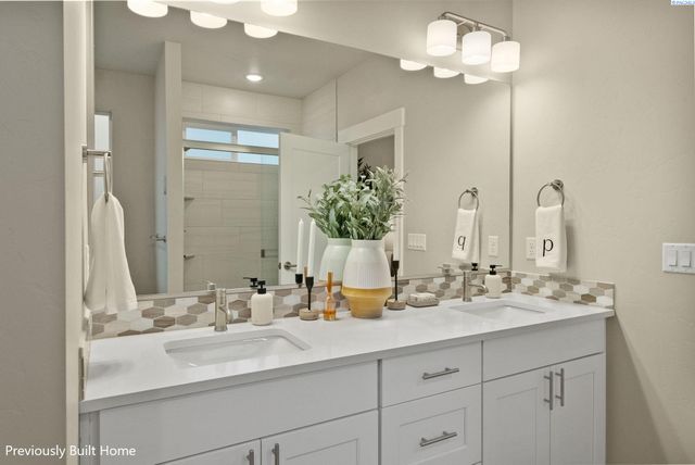 12105 Aldridge Dr, Pasco, WA 99301