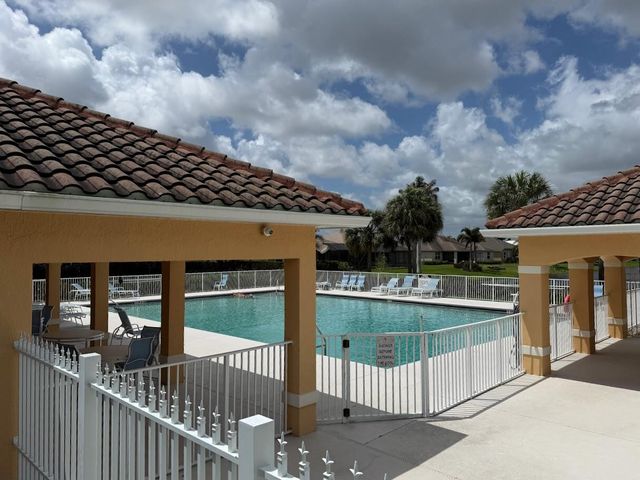515 S Valencia Cir Circle SW, Vero Beach, FL 32968