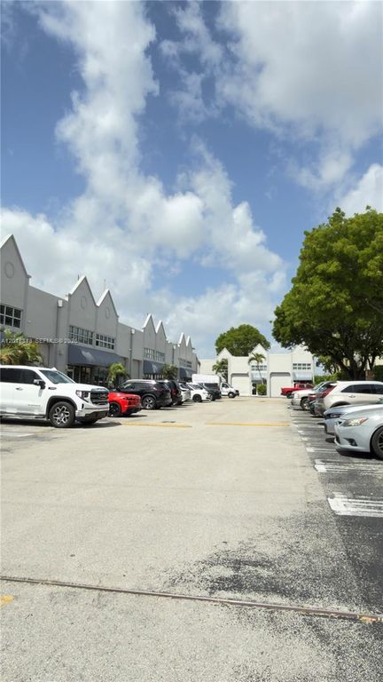 4444 SW 71st Ave 109, Miami, FL 33155