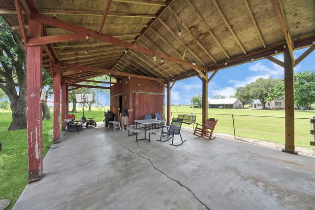 2990 Fm 1163 Rd, El Campo, TX 77437