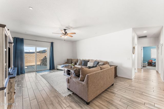 5645 W Avenue J15, Lancaster, CA 93536