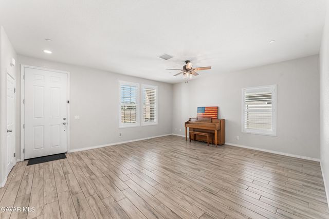 5645 W Avenue J15, Lancaster, CA 93536