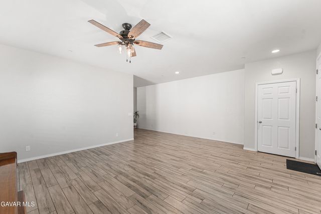 5645 W Avenue J15, Lancaster, CA 93536