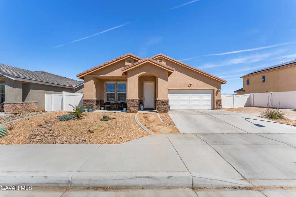 5645 W Avenue J15, Lancaster, CA 93536