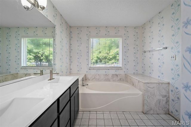1710 Doris Walter Lane, St Charles, MO 63303