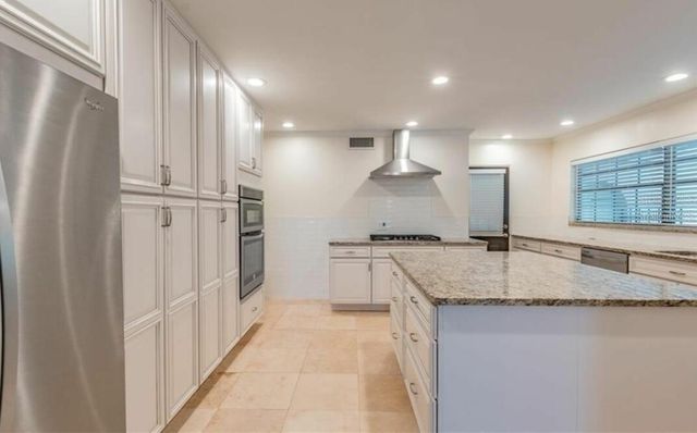 411 72ND STREET S, St Petersburg, FL 33707