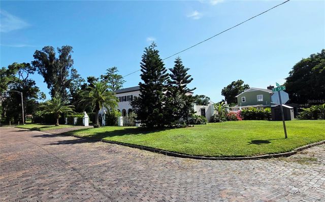 411 72ND STREET S, St Petersburg, FL 33707