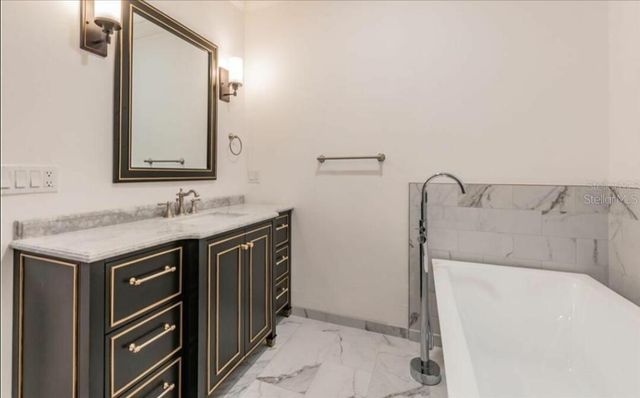 411 72ND STREET S, St Petersburg, FL 33707