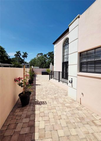 411 72ND STREET S, St Petersburg, FL 33707