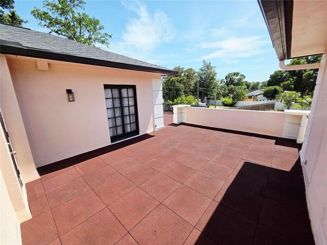 411 72ND STREET S, St Petersburg, FL 33707