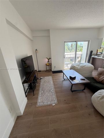 1960 Marseille Drive 304, Miami Beach, FL 33141