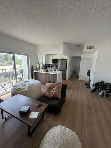 1960 Marseille Drive 304, Miami Beach, FL 33141