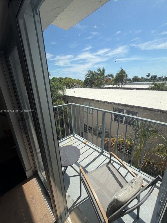 1960 Marseille Drive 304, Miami Beach, FL 33141