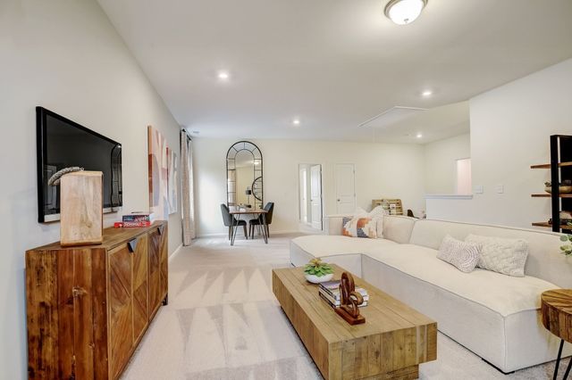 1366 English Oak Dr, Clarksville, TN 37042