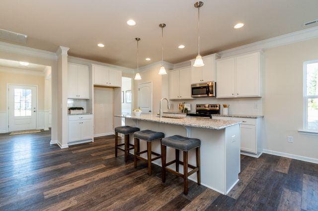 1366 English Oak Dr, Clarksville, TN 37042