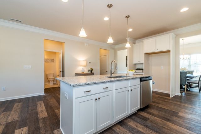 1366 English Oak Dr, Clarksville, TN 37042