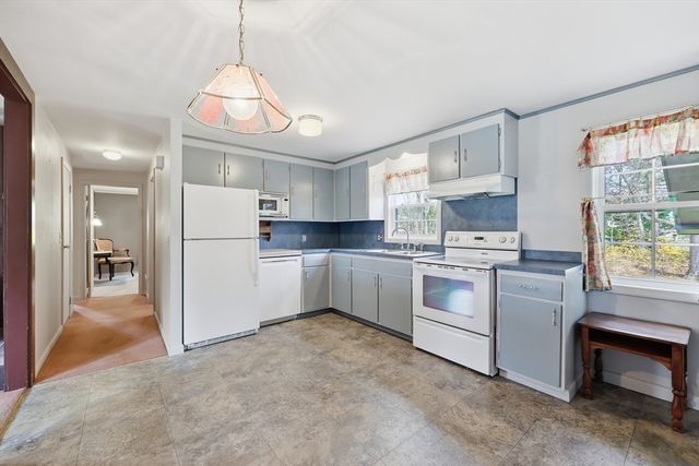 135 Pine Acre Road, Springfield, MA 01129