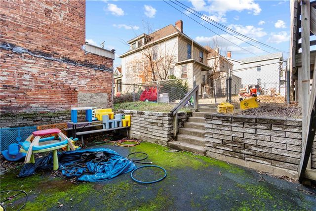 705 E Warrington Ave, Allentown, PA 15210