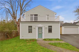 16 Cummings Road, Newport, RI 02840