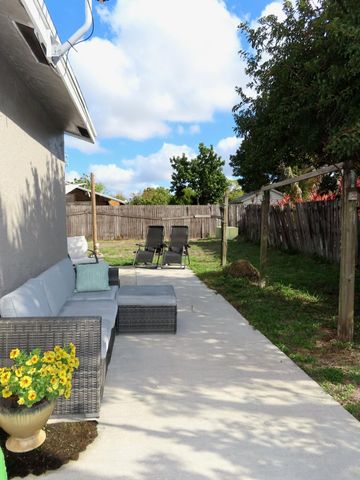 10089 Pinafore Lane, Royal Palm Beach, FL 33411