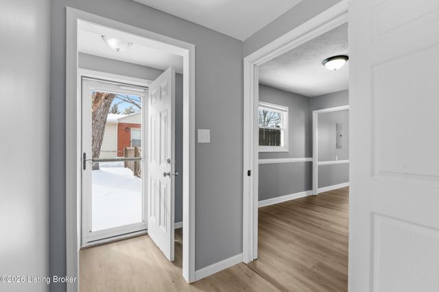 6108 Potts Ln, Crestwood, KY 40014