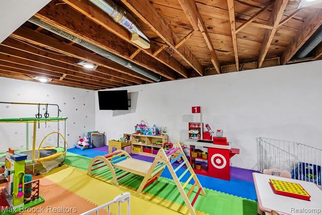 8451 Doncaster Drive, Sterling Heights, MI 48312