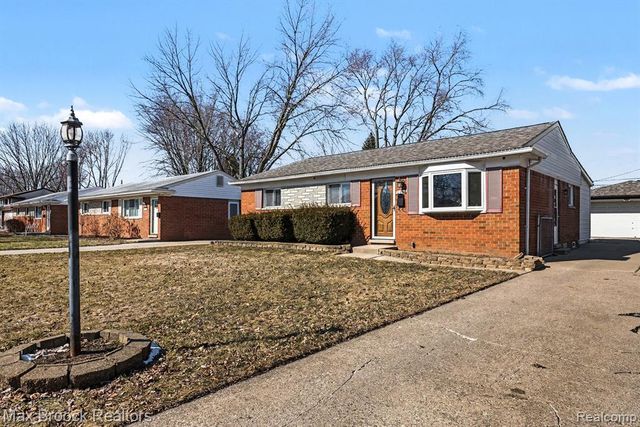8451 Doncaster Drive, Sterling Heights, MI 48312