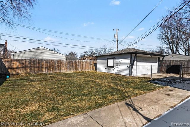 8451 Doncaster Drive, Sterling Heights, MI 48312