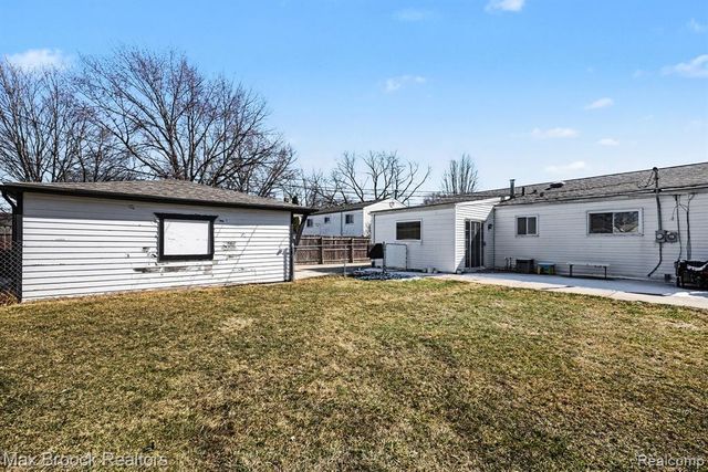 8451 Doncaster Drive, Sterling Heights, MI 48312