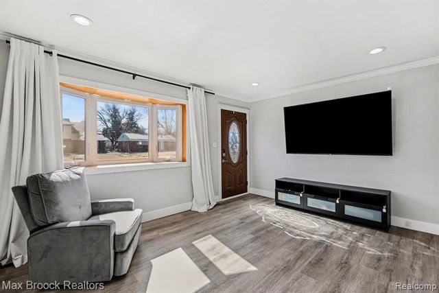 8451 Doncaster Drive, Sterling Heights, MI 48312